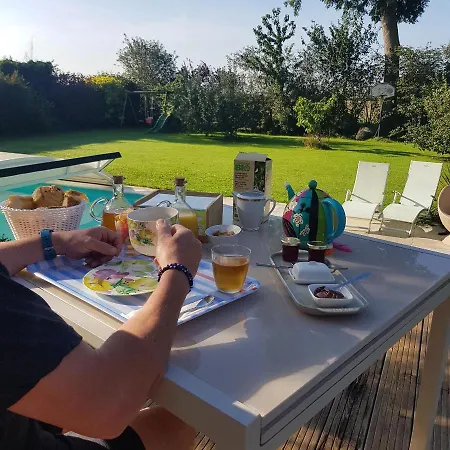 Elisa Entre Caen Et La Avec Piscine Bed & Breakfast 3*